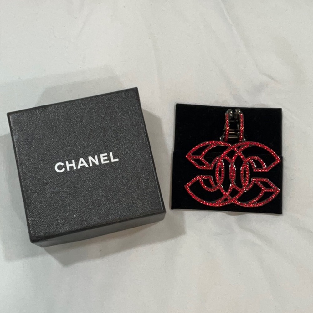 Chanel Diamantés one sided Crystal clip on earring - Picture 1 of 7